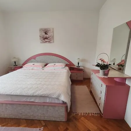 Apartment Luna Sajini