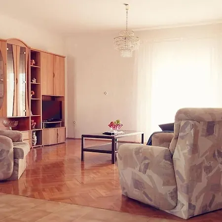 Luna Apartment Sajini